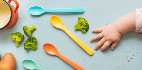 Diversification alimentaire bébé : par où commencer ?
