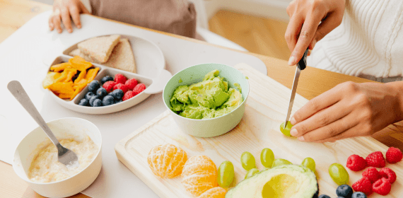 Allergènes alimentaires bébé : quand et comment les introduire ?
